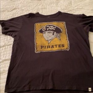 Men’s Pittsburgh Pirates T-shirt
